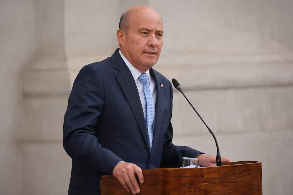 Santiago 13 de marzo 2026. El ministro de hacienda, Jorge Quiroz se habla en un punto de prensa en el Palacio de La Moneda Dragomir Yankovic/Aton Chile. Por: DRAGOMIR YANKOVIC/ATON CHILE