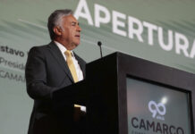 En el foro regional de Camarco, Cornejo aseguró que “sin infraestructura no hay crecimiento sostenido”